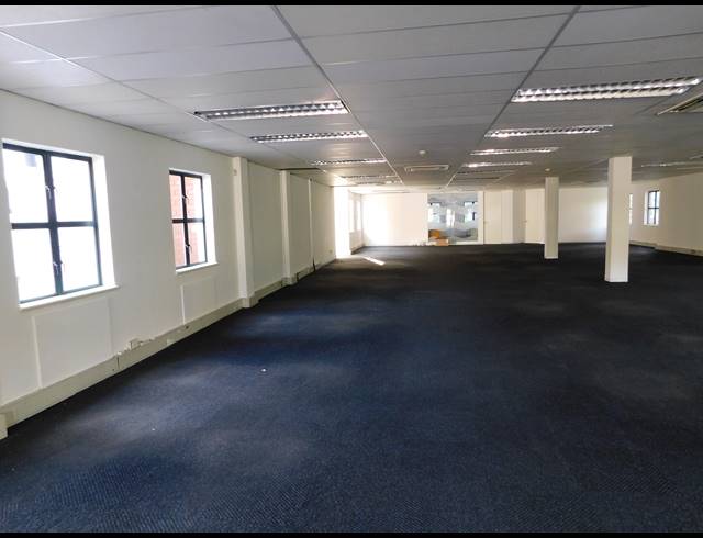 472M² OFFICE TO LET IN HYDE PARK